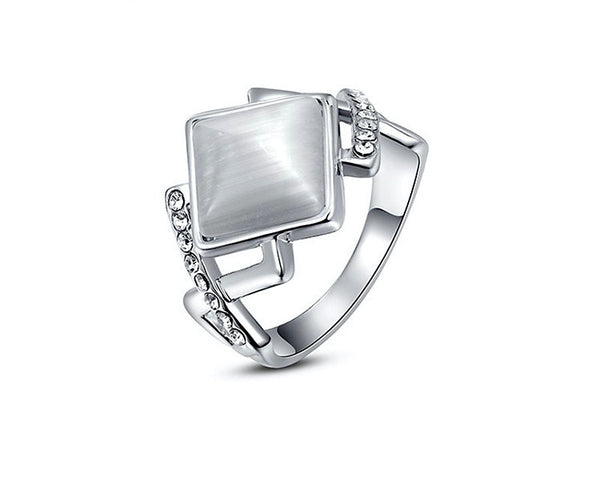 Platinum Plated Helen Ring with Simulated Diamond