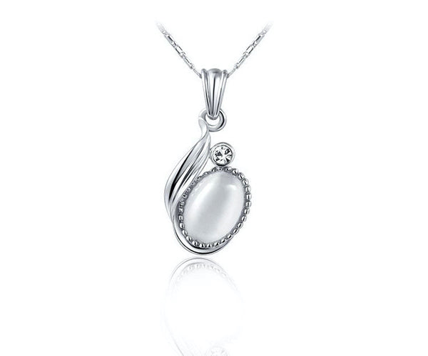 Platinum Plated Leslie Necklace with Simulated Diamond